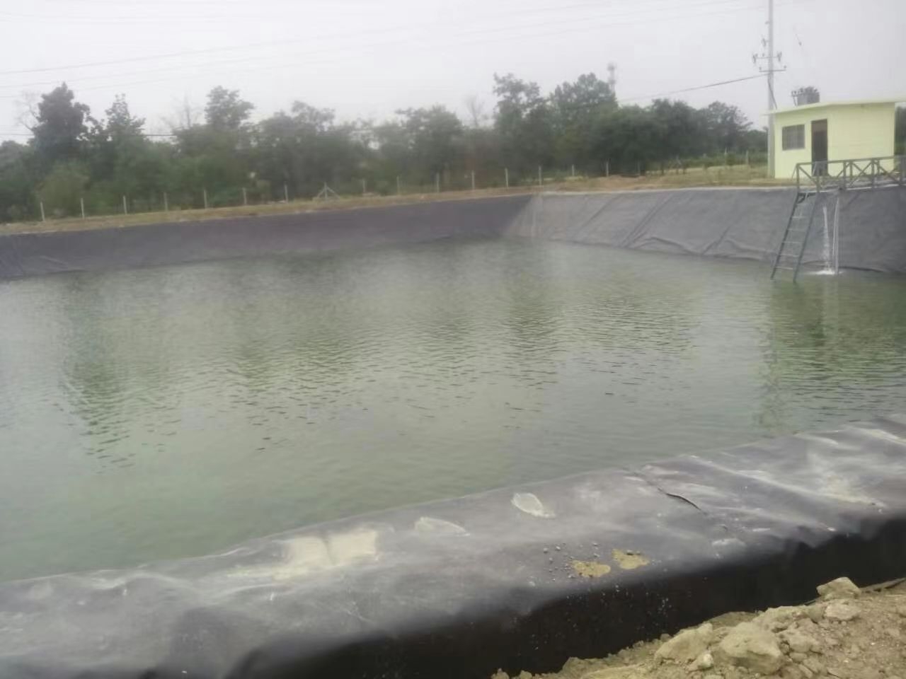 果园滴灌蓄水池防渗土工膜